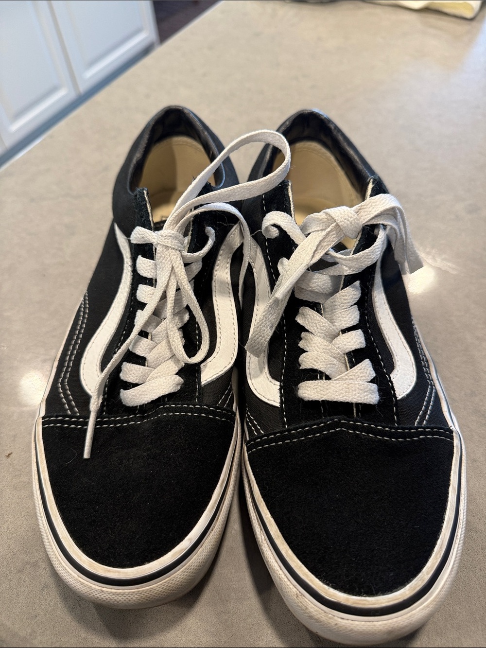 Vans Black & White Old Skool Lace-Up Sneakers size 9 like new